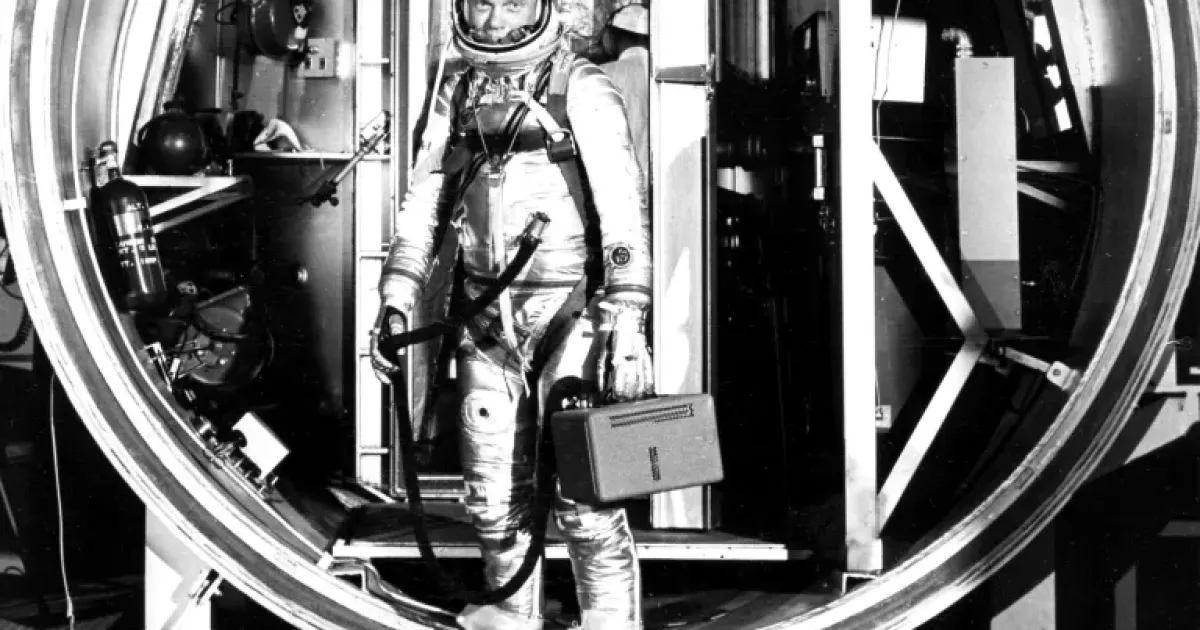 18 Temmuz 1915: Uzay yolculuğunun öncülerinden John Glenn bugün doğdu.