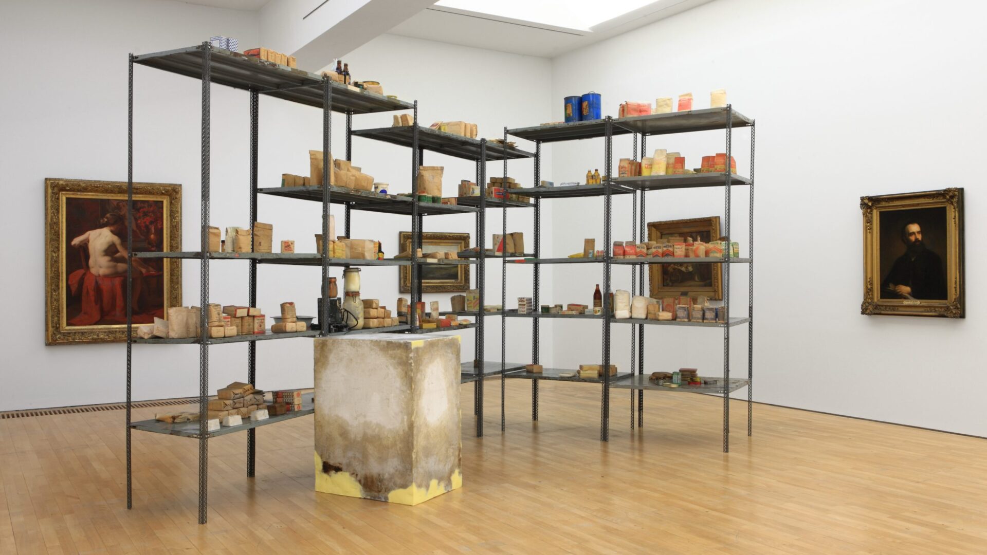 Joseph Beuys’ın market ürünlerini sanat eserine dönüştürdüğü koleksiyon, korunması zor bir miras.