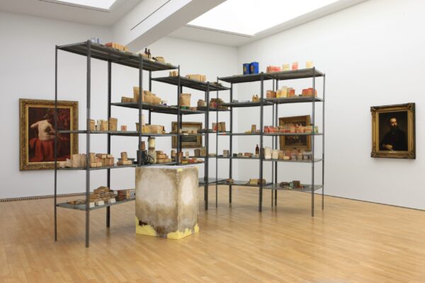 Joseph Beuys’ın market ürünlerini sanat eserine dönüştürdüğü koleksiyon, korunması zor bir miras.