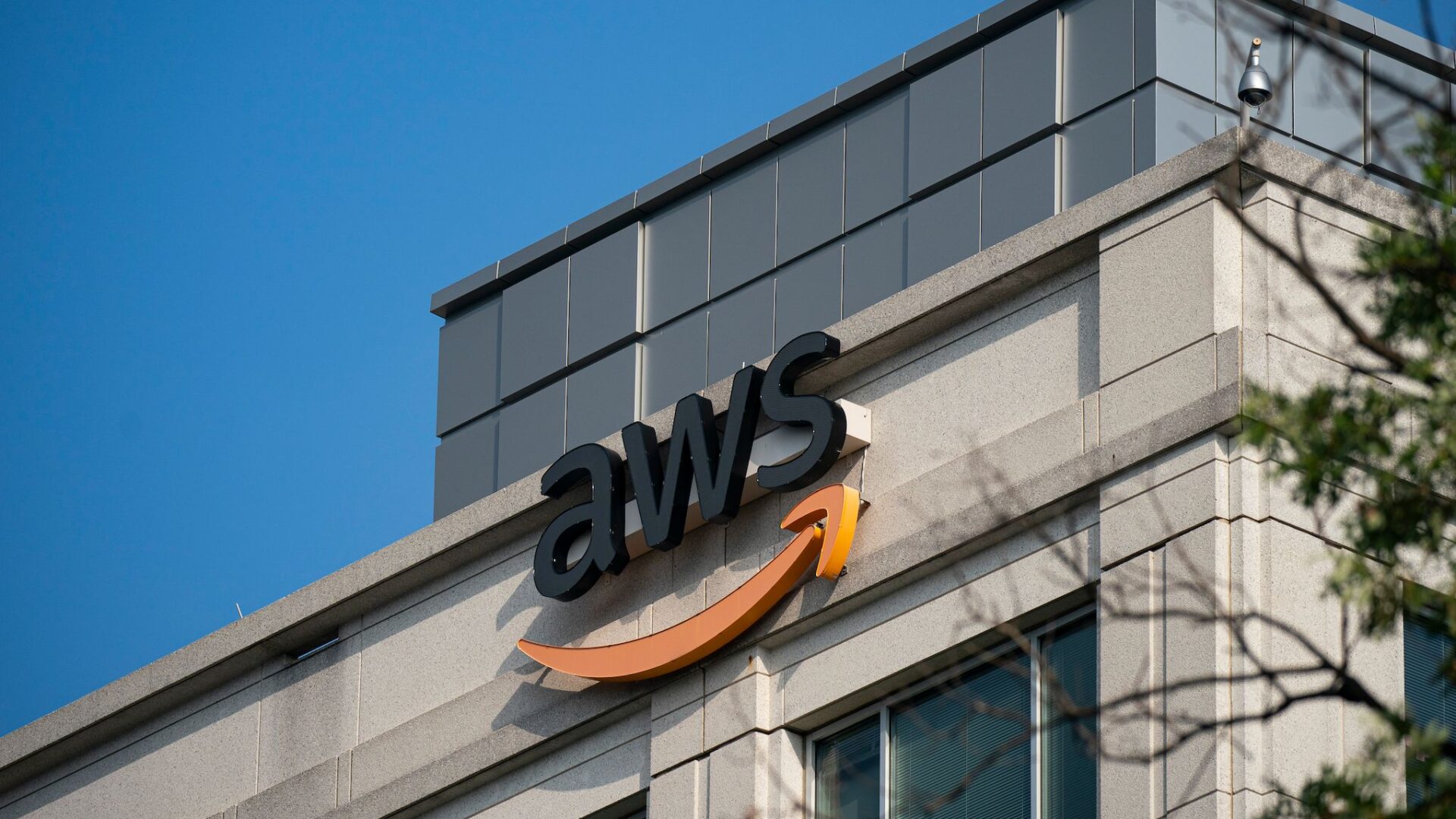 Amazon’un Bahreyn veri merkezi İran füze saldırısıyla vuruldu ve yok edildi.