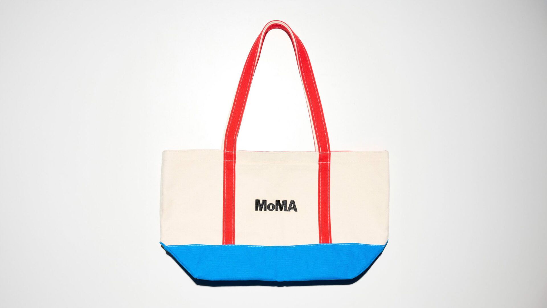 MoMA logosunun tasarım sırları ortaya çıktı: Ivan Chermayeff’in dehası.