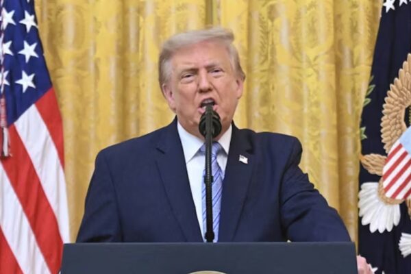 Trump, Çin’in müdahalesine ilişkin istihbarat raporunu kullanarak seçimleri kontrol altına alma girişimini savunuyor.