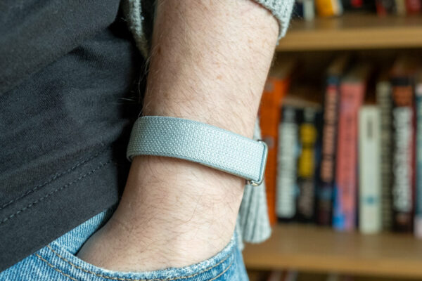 Fitbit Air: Konuşkan Yapay Zeka Koçu Gölgesinde Kalan Başarılı Bir Giyilebilir Cihaz