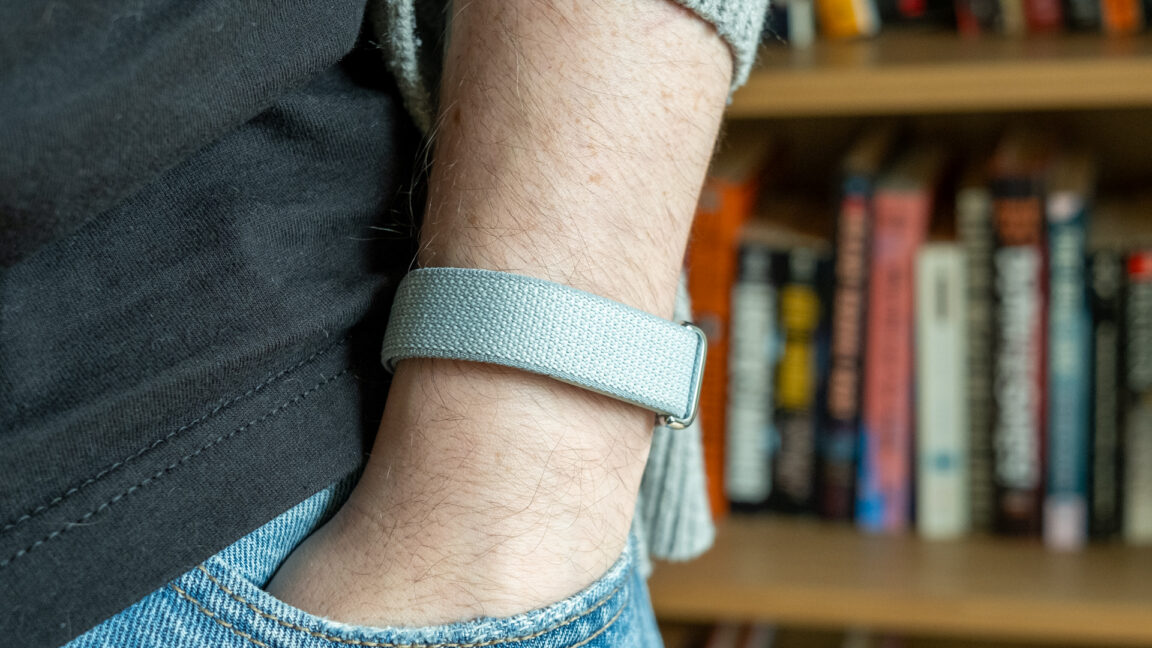 Fitbit Air: Konuşkan Yapay Zeka Koçu Gölgesinde Kalan Başarılı Bir Giyilebilir Cihaz