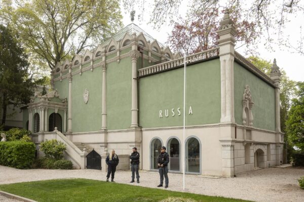 Rusya’nın Venedik Bienali’ne Dönüşü Tartışmaları Alevlendiriyor