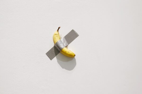 Maurizio Cattelan’ın Tartışmalı Muzu Bir Kez Daha Kayboldu