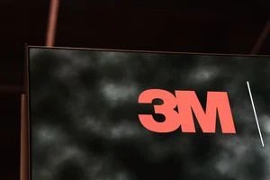 3M, beklentileri aşarak yıllık tahminlerini yükseltti; hisse senedi fiyatı fırladı.