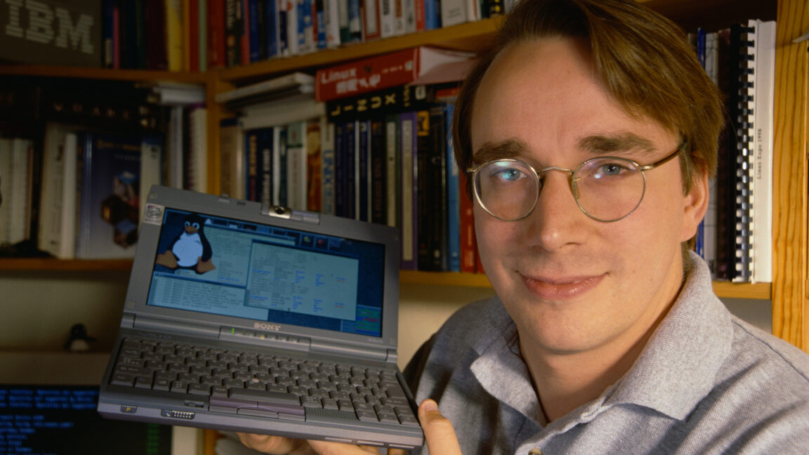 Linus Torvalds’tan Yapay Zekayı Eleştirenlere Sert Yanıt: Ya Forklayın Ya da Gidin