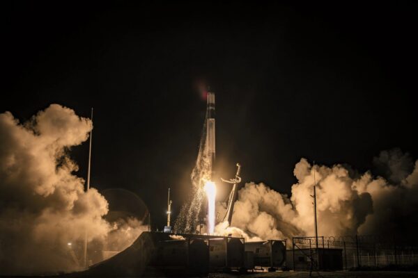 Rocket Lab’da gelişmeler ve gecikmeler: Elektron yükselişi, Neutron’da ise erteleme.