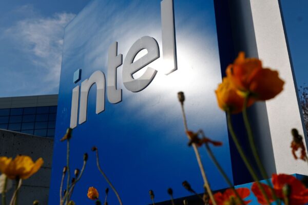 Intel’de büyük tasfiyeler: Veri merkezi birimi hedefte.