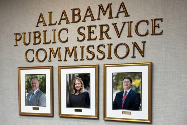 Alabama’da ‘yapay zeka bekçisi’ kendini ilan eden aday, mevcut kamu hizmetleri komisyonerini devirdi.