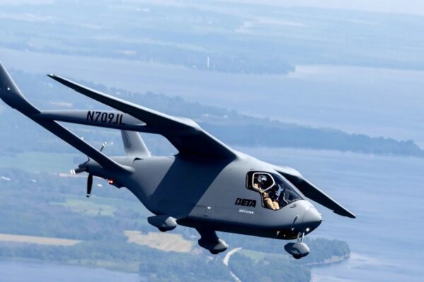 Yeni Sikorsky sistemiyle BETA kargo uçakları, riskli görevlerde malzeme taşıyacak.