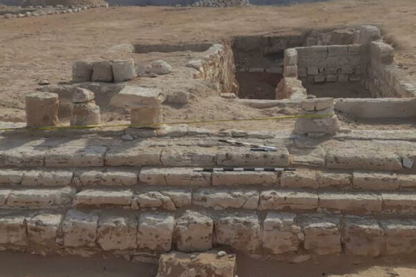 Mısır’ın Akdeniz kıyısında 18 antik mezar bulundu.