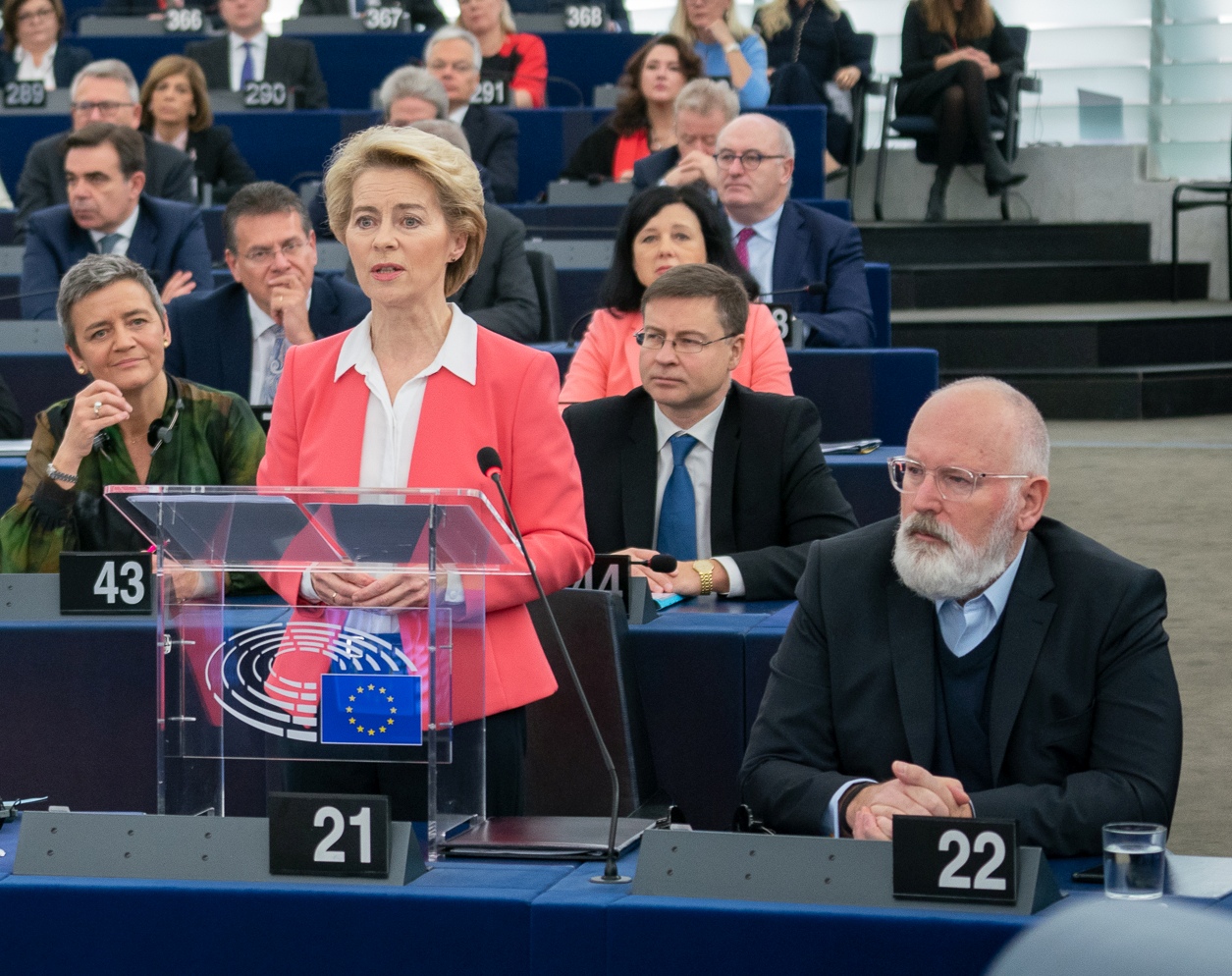 Parliament to vote on new European Commission (49131215863): cropped. 
This photo is free to use ...