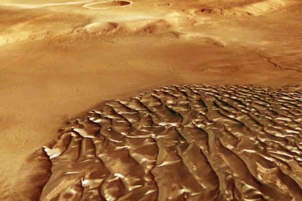 Mars’taki bu “metalik” kumullar, bilim kurgu filmlerinden fırlamış gibi duruyor: Gerçekte ne oldukları ortaya çıktı.