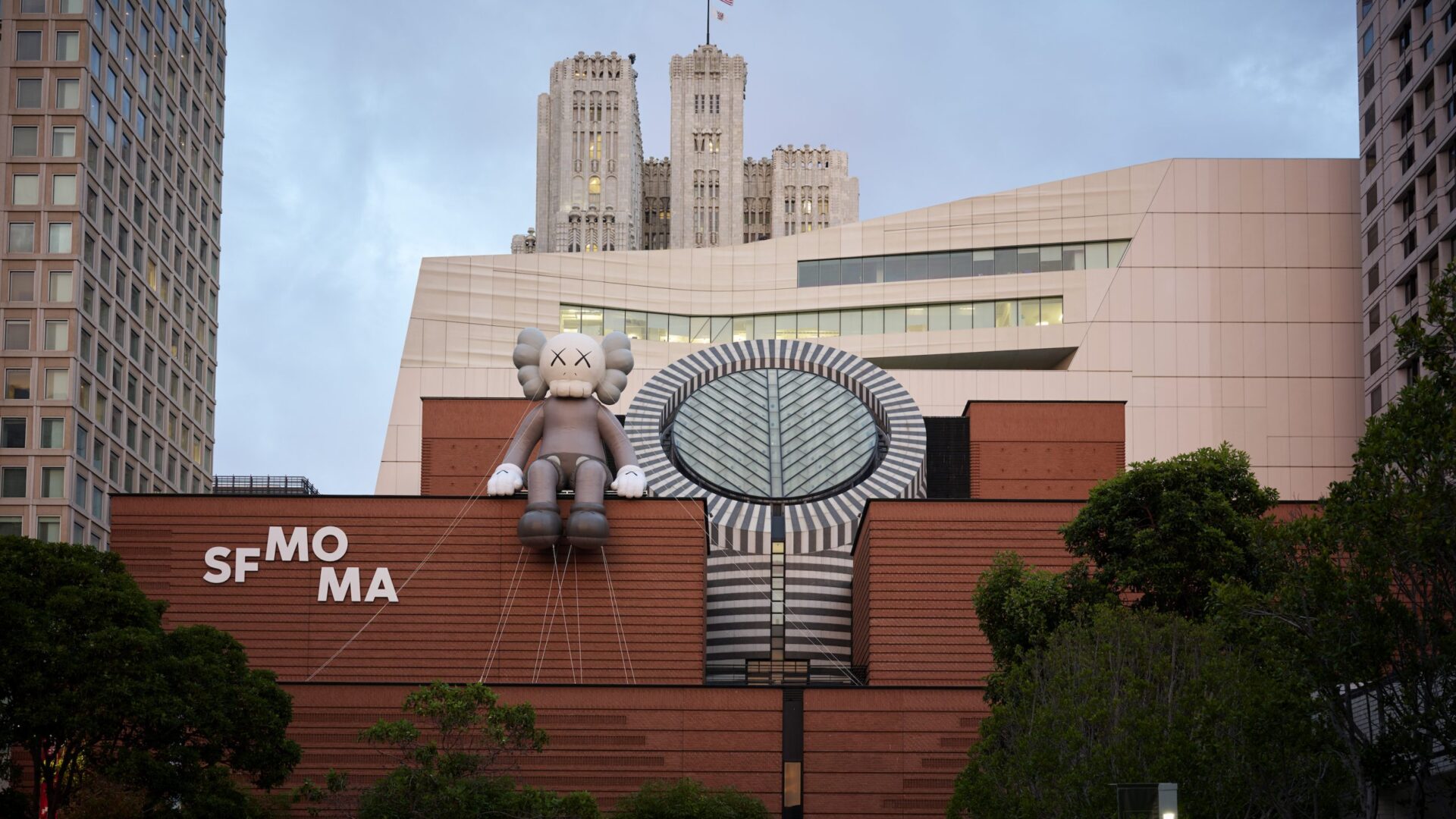 KAWS’un iş dünyası sırları ortaya çıktı: Veriler ve bir müze sergisi piyasa hakkında neler gösteriyor?