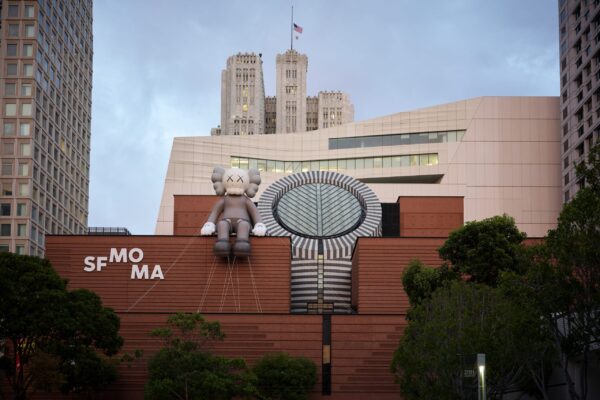 KAWS’un iş dünyası sırları ortaya çıktı: Veriler ve bir müze sergisi piyasa hakkında neler gösteriyor?