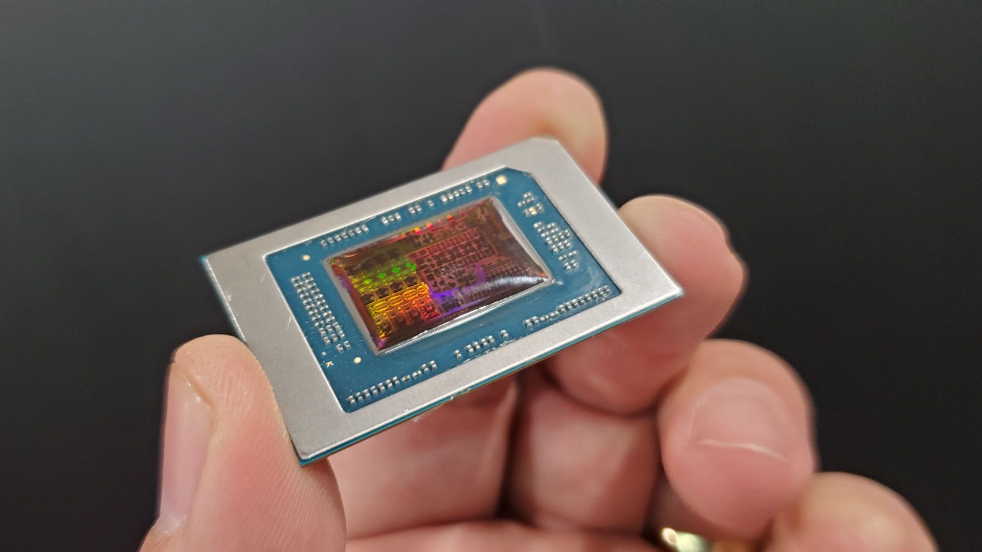 AMD’in yeni nesil Zen 6 işlemci çekirdekleri, düşük güç tüketimli kompakt yapısıyla dizüstü bilgisayarlarda çok daha uzun pil ömrü sunacak.
