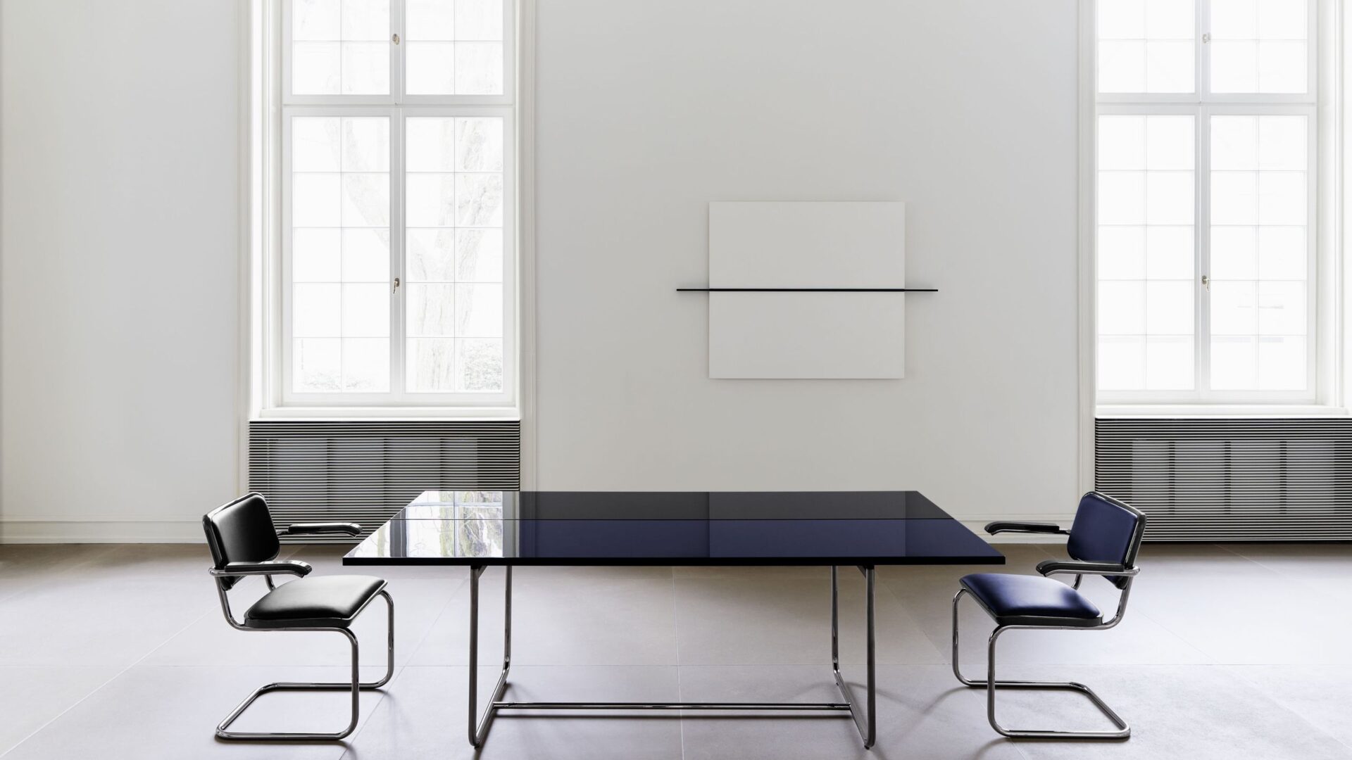 Jil Sander, Bauhaus’a saygı duruşunda bulunarak Thonet işbirliğini genişletiyor.