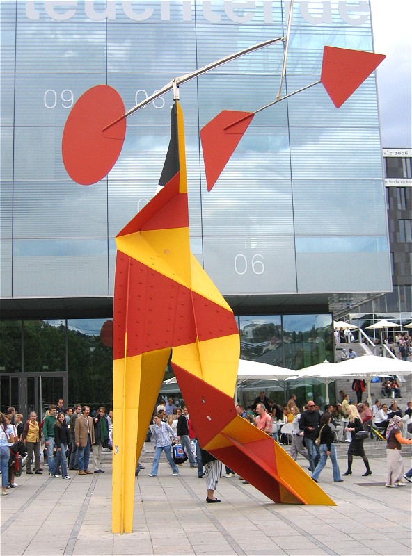 Alexander Calder: Crinkly avec disc rouge, 1973
Schlossplatz in Stuttgart (Öffentlicher Platz)