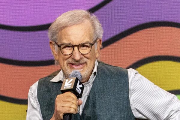 Steven Spielberg artık uzaylı yaşamın varlığına kesinlikle inanıyor.