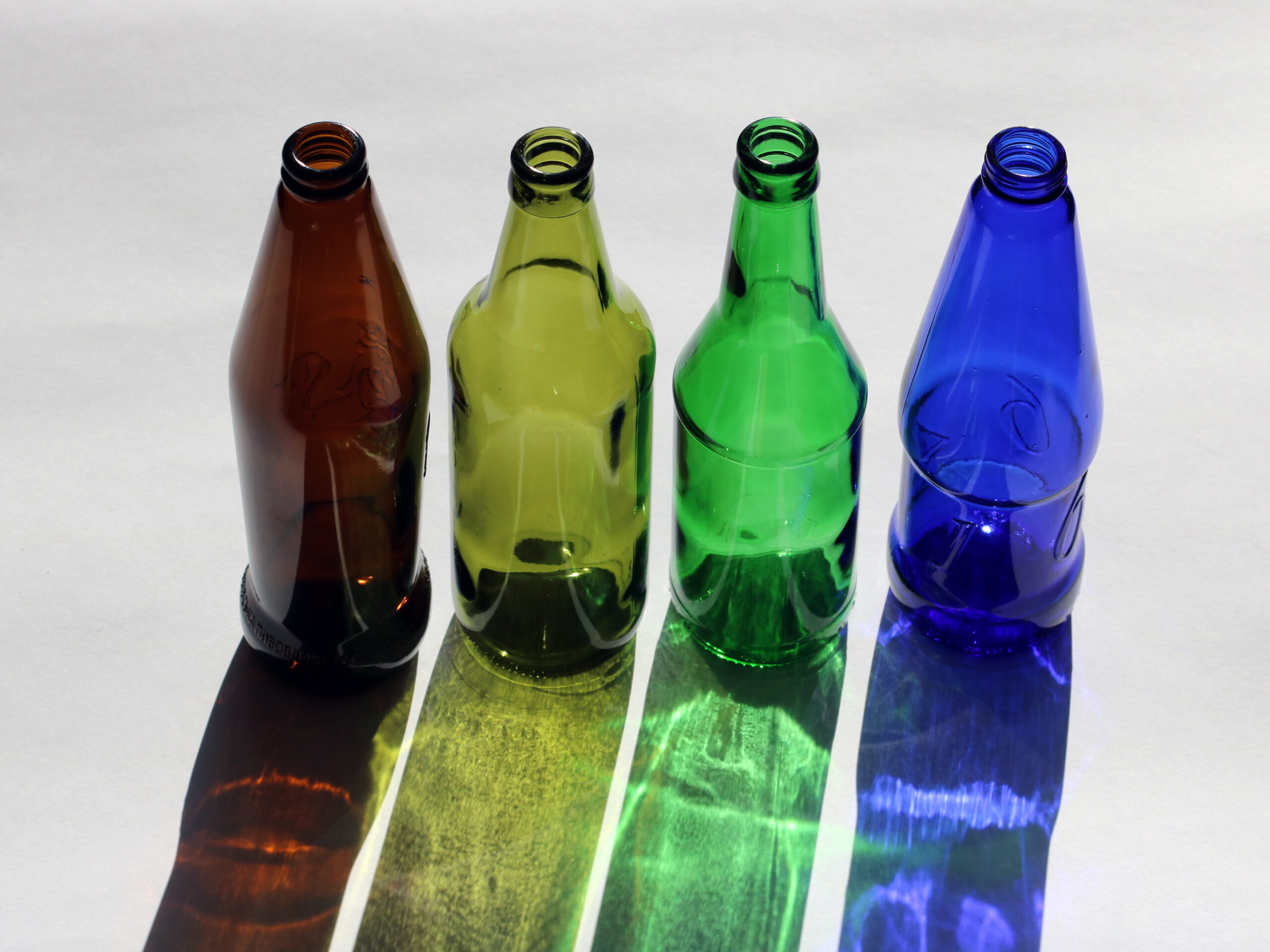 Beer bottles of different colors. From left to right: brown 0.5 l, yellow-green 0.5 l, green 0.4 ...