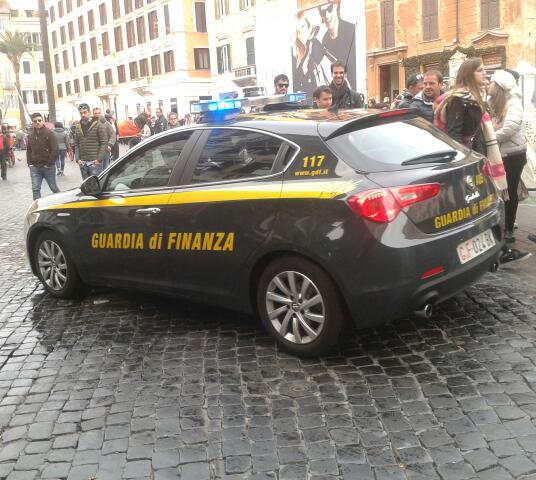Vehiculo de la Guardia di Finanza italiana
