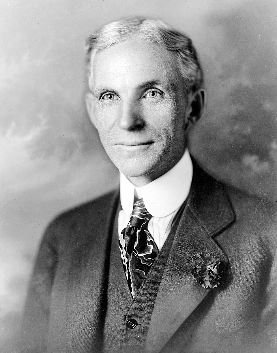 Otomotiv devrimi yaratan Henry Ford, Model T ile toplu üretimi ve modern endüstri standartlarını yeniden şekillendirdi.