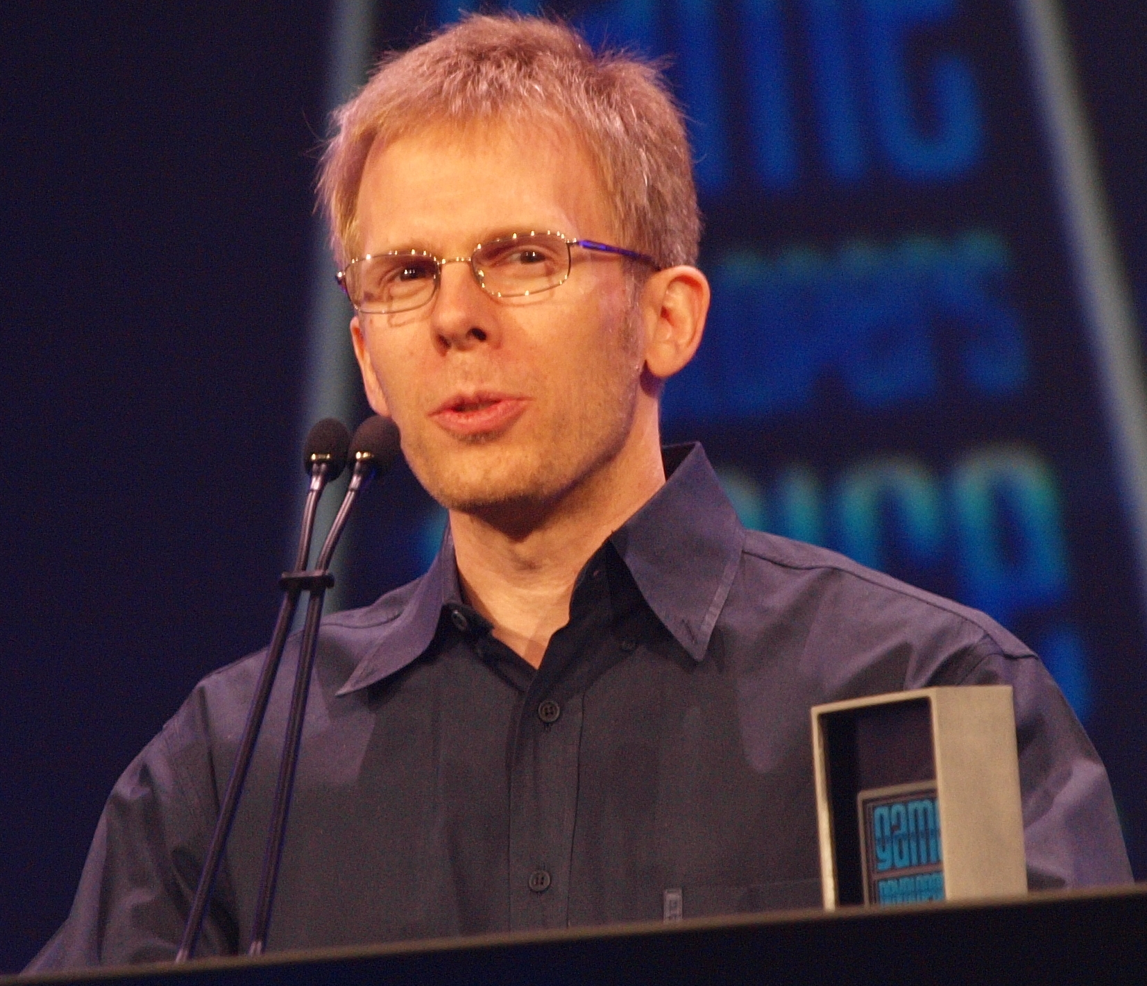 John Carmack, 10. Game Developers Choice Awards töreninde Yaşam Boyu Başarı Ödülünü teslim alırken.