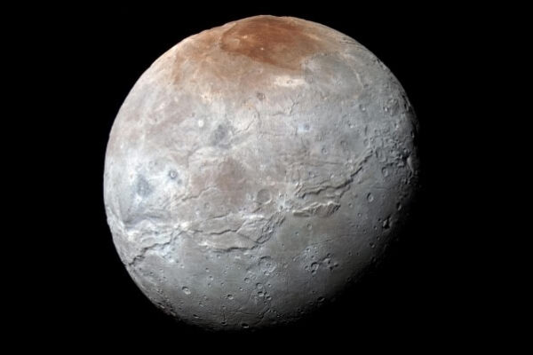 Plüton’un uydusu Charon’un dönüş hızı hala yavaşlıyor olabilir.