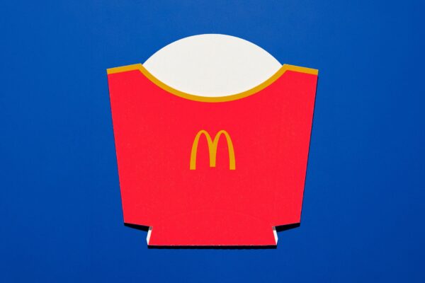 McDonald’s logosunun sırları: Jim Schindler’den altın yayların hikayesi.