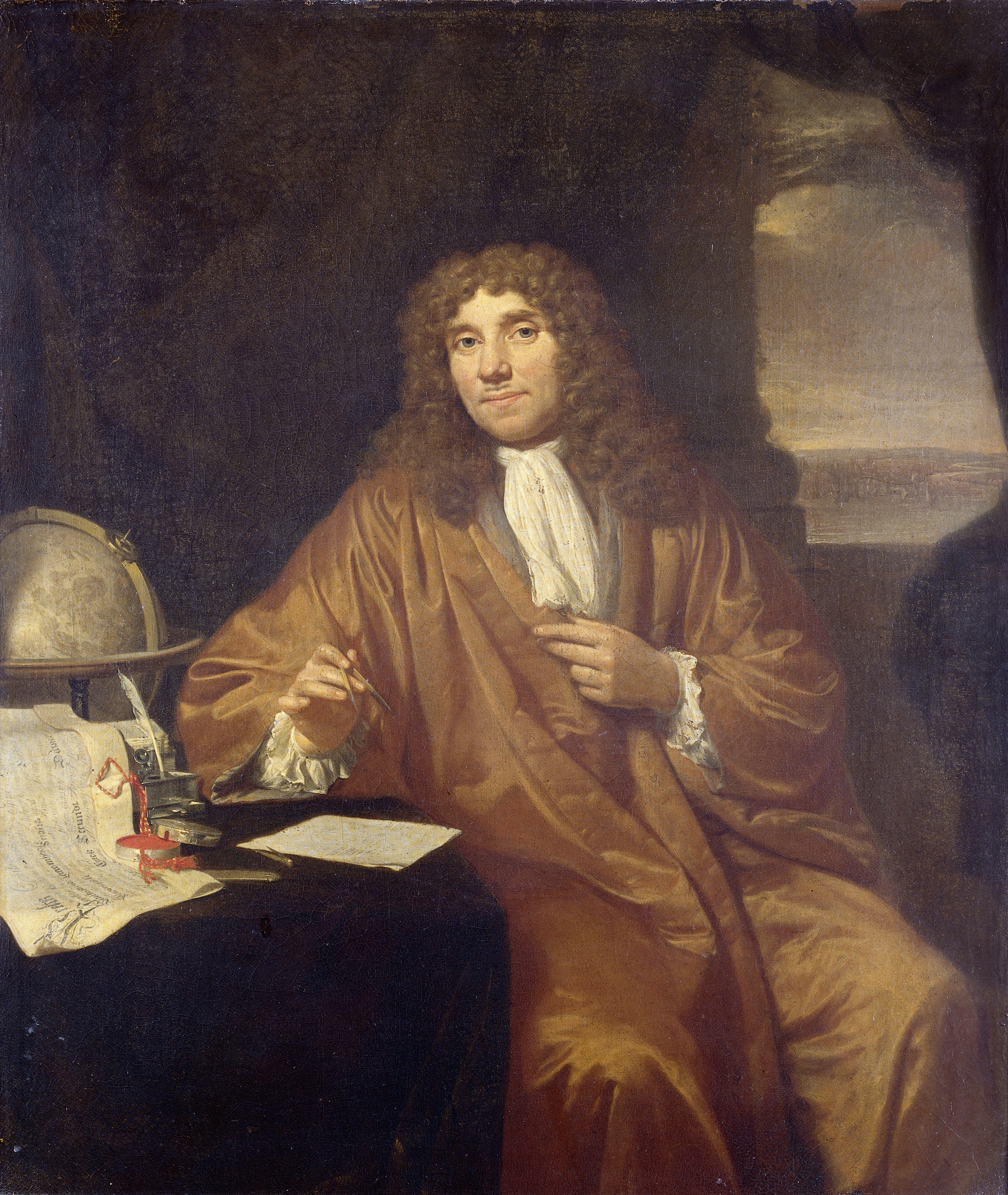 Doğal filozof Antonie van Leeuwenhoekun (1632-1723) Delftte çekilen, oturum pozlu ve dizlikli portresi.