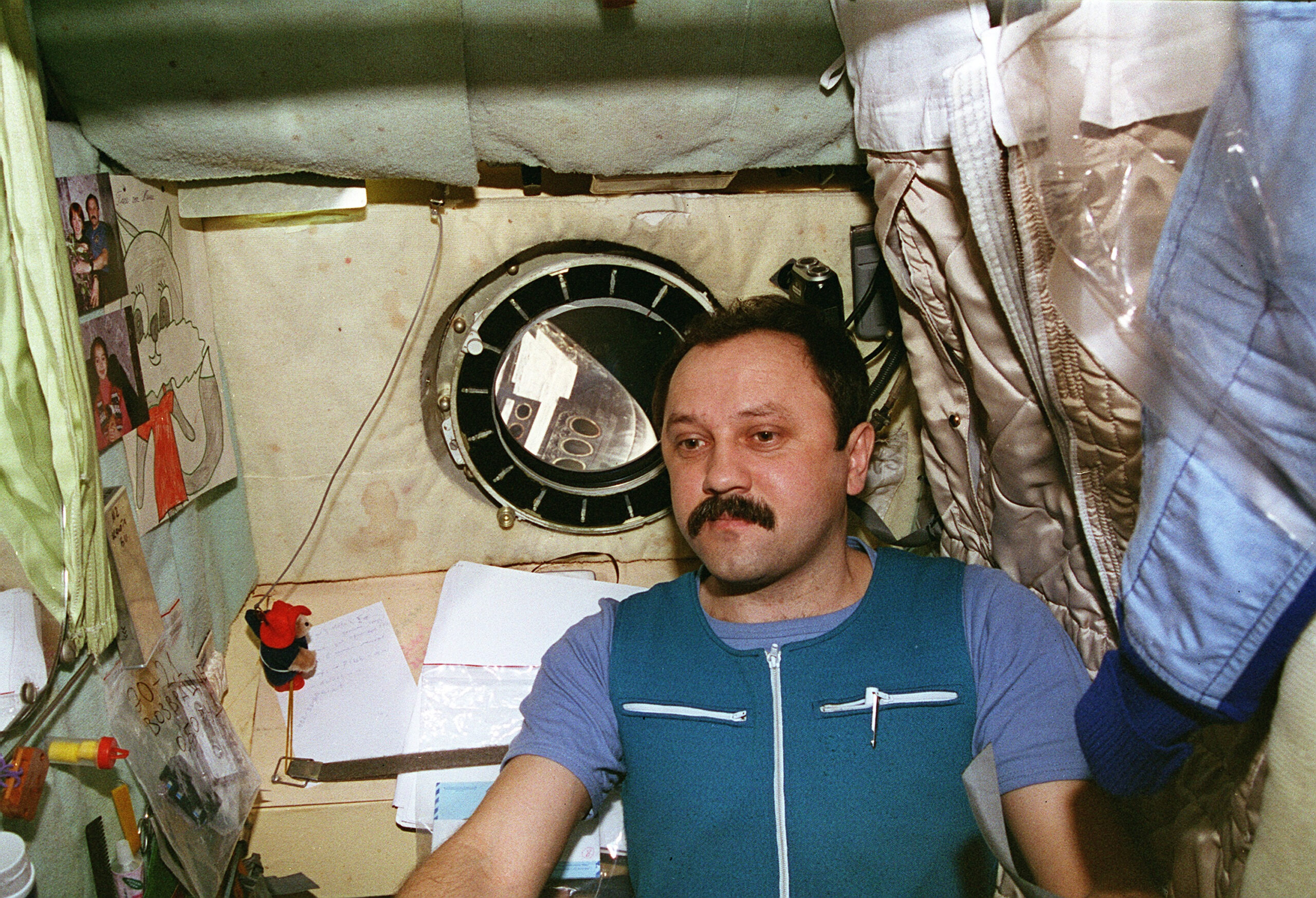 Mir-21 uçuş mühendisi kozmonot Yury V. Usachev, 22-31 Mart 1996 tarihlerindeki görevine dair anılarını paylaşıyor.
