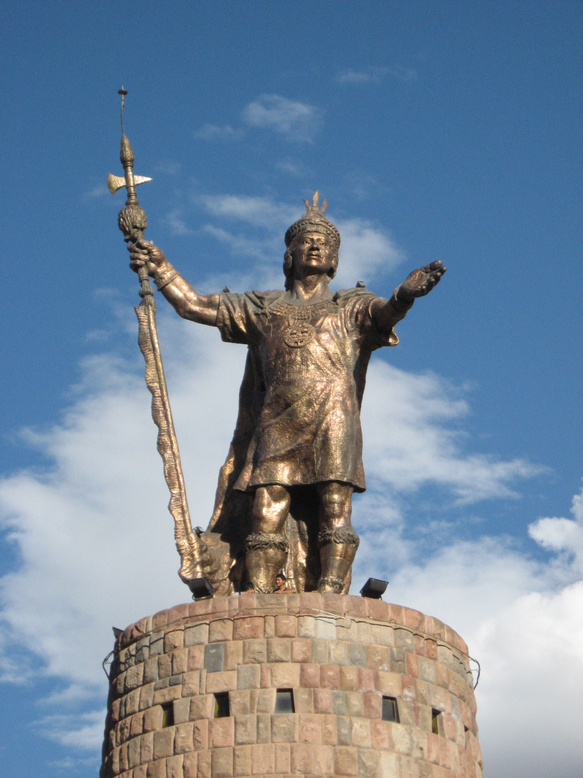Cusco, Peru: Pachacuti döneminin görkemli mirasıyla şekillenen büyüleyici mimari doku ve tarihsel derinlik.