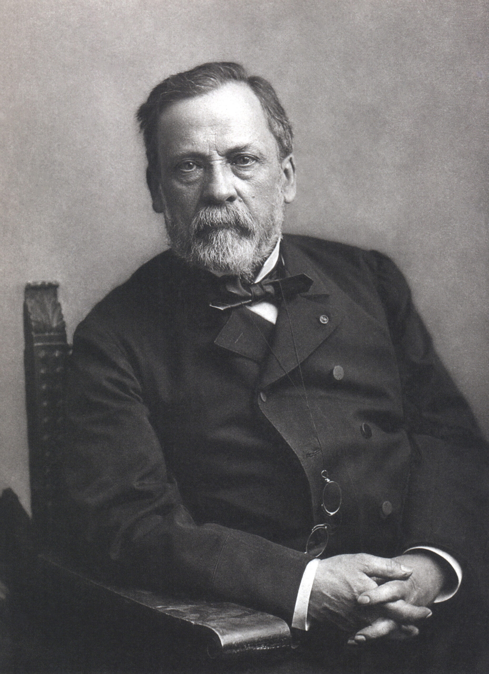 Toz, çizik ve su lekesi izlerinden arındırılarak profesyonelce restore edilen Louis Pasteur stüdyo portresi.