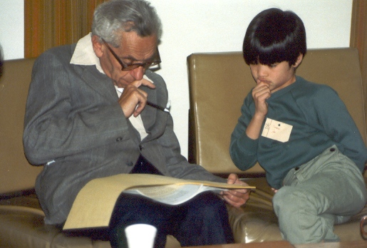 1985 yılında Adelaide Üniversitesinde Paul Erdősun genç Terence Taoya ders verdiği tarihi bir an.