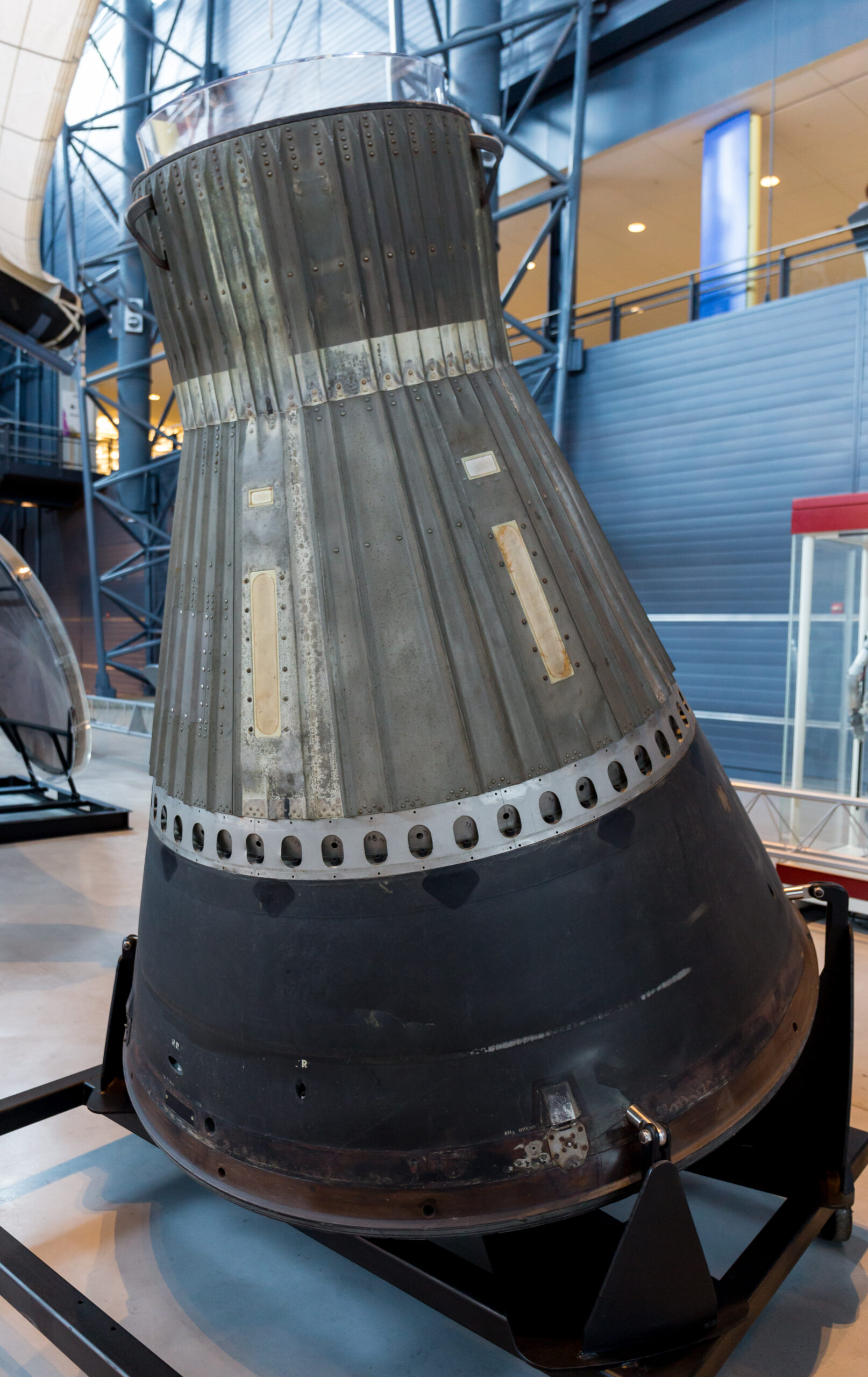 Steven F. Udvar-Hazy Ulusal Hava ve Uzay Müzesinde sergilenen Big Joe Mercury test kapsülü.
