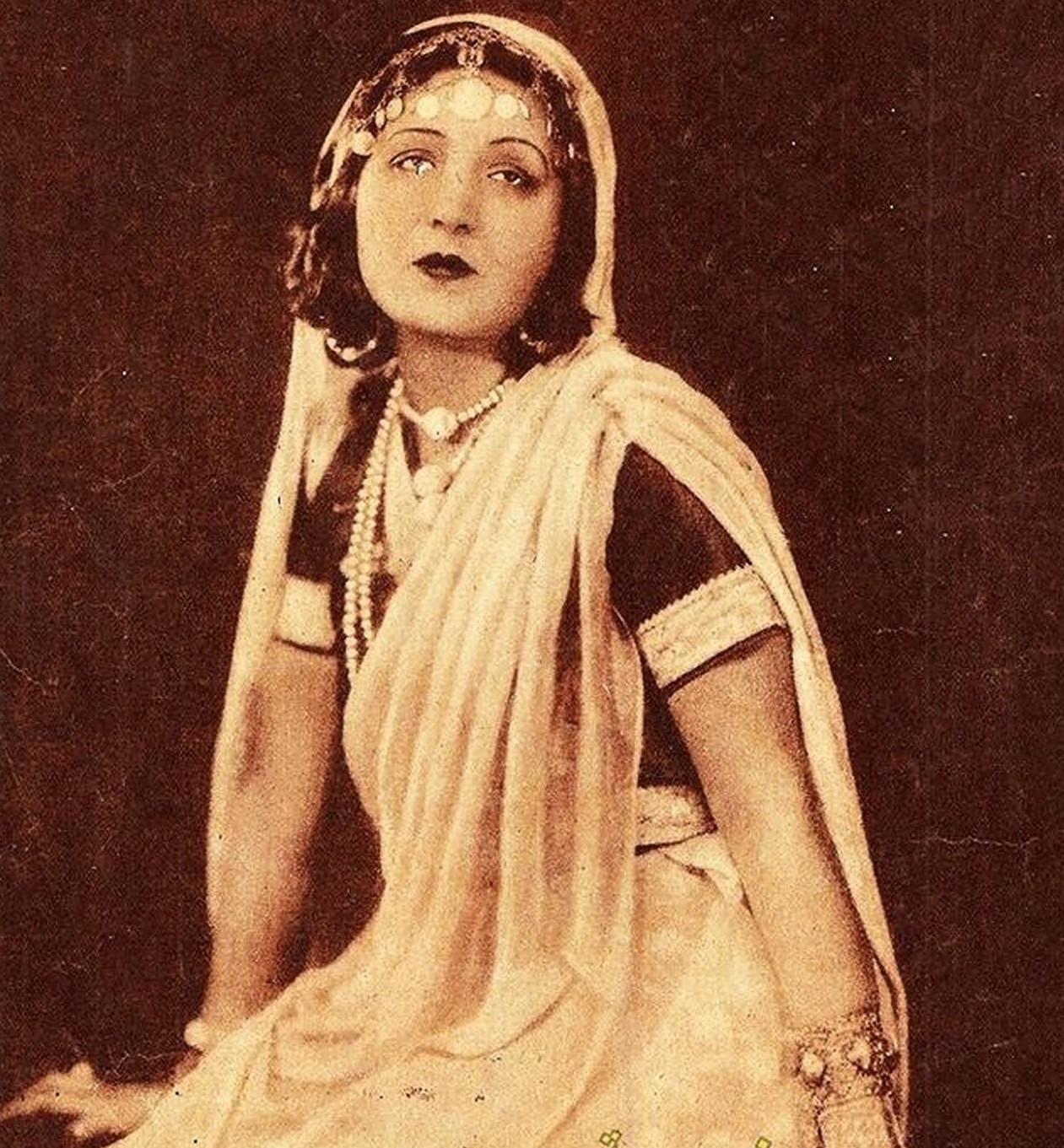 Aziza Amir (Arabic: عزيزة أمير‎; 17 December 1901 – 28 February 1952) was an Egyptian actress, pr...
