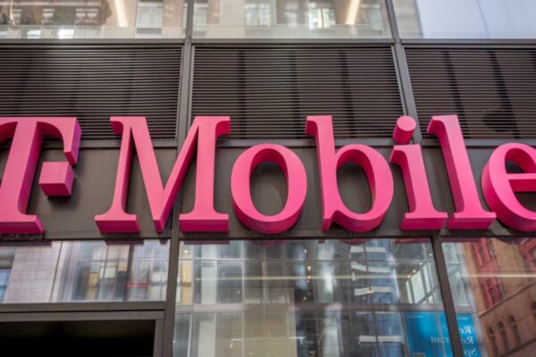 T-Mobile’ın zorunlu paket geçişi fiyaskosu: Bazı kullanıcılar ücretsiz hatlarını kaybetti.