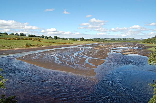 Loch Mhor artık yok; Loch Farraline ve Loch Garth, 1... tarihine kadar Strath Errick’te iki ayrı göl idi.