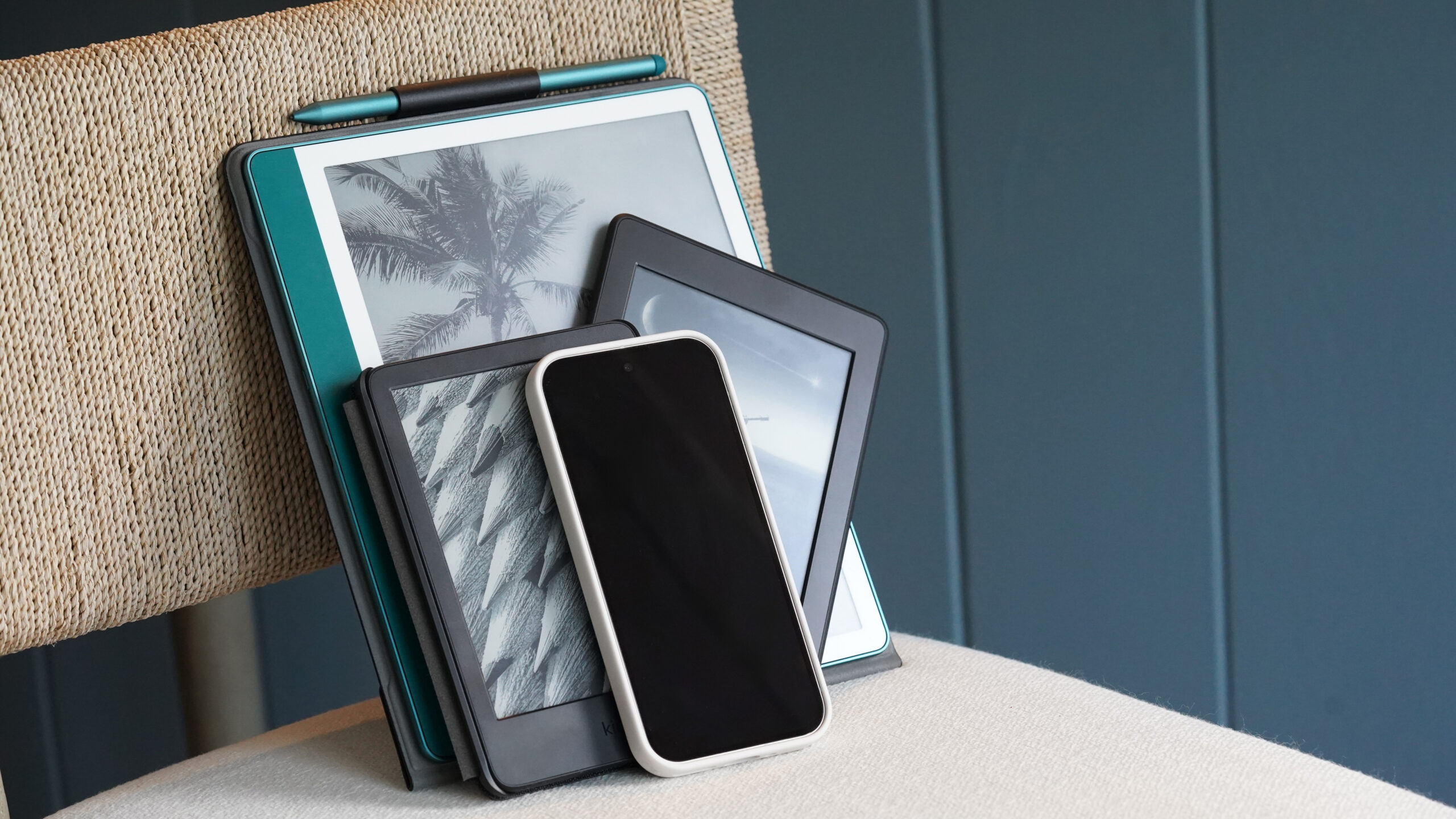 Kindle Scribe Compared to Phone Kindshare might let you use Quick Share receiving on your Kindle.