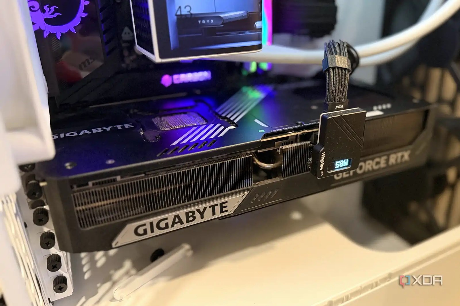 gigabyte rtx 5090 idling in a pc case