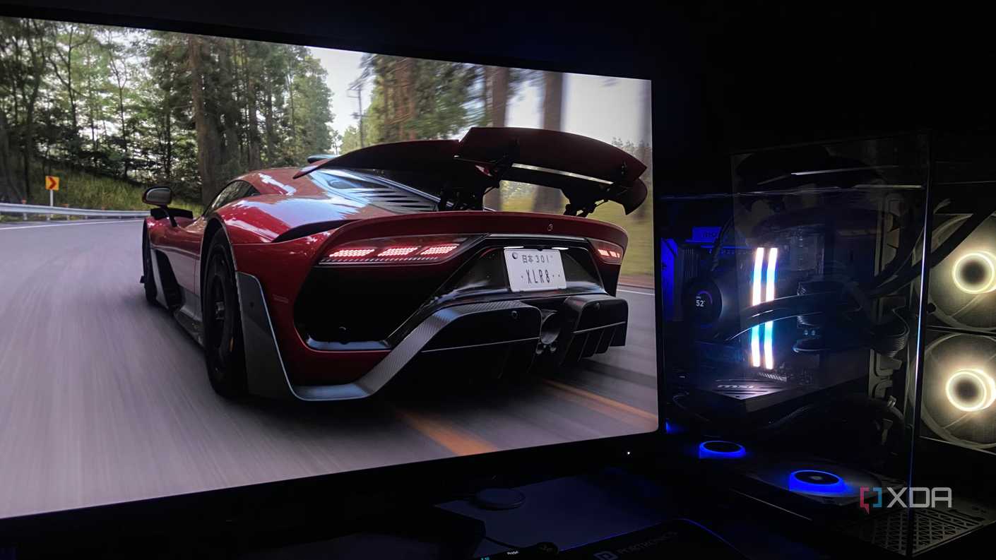 Gaming PC running Forza Horizon 6.