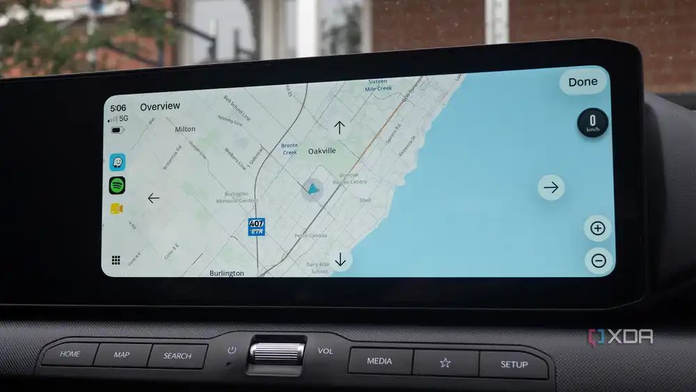 Waze running on Android Auto
