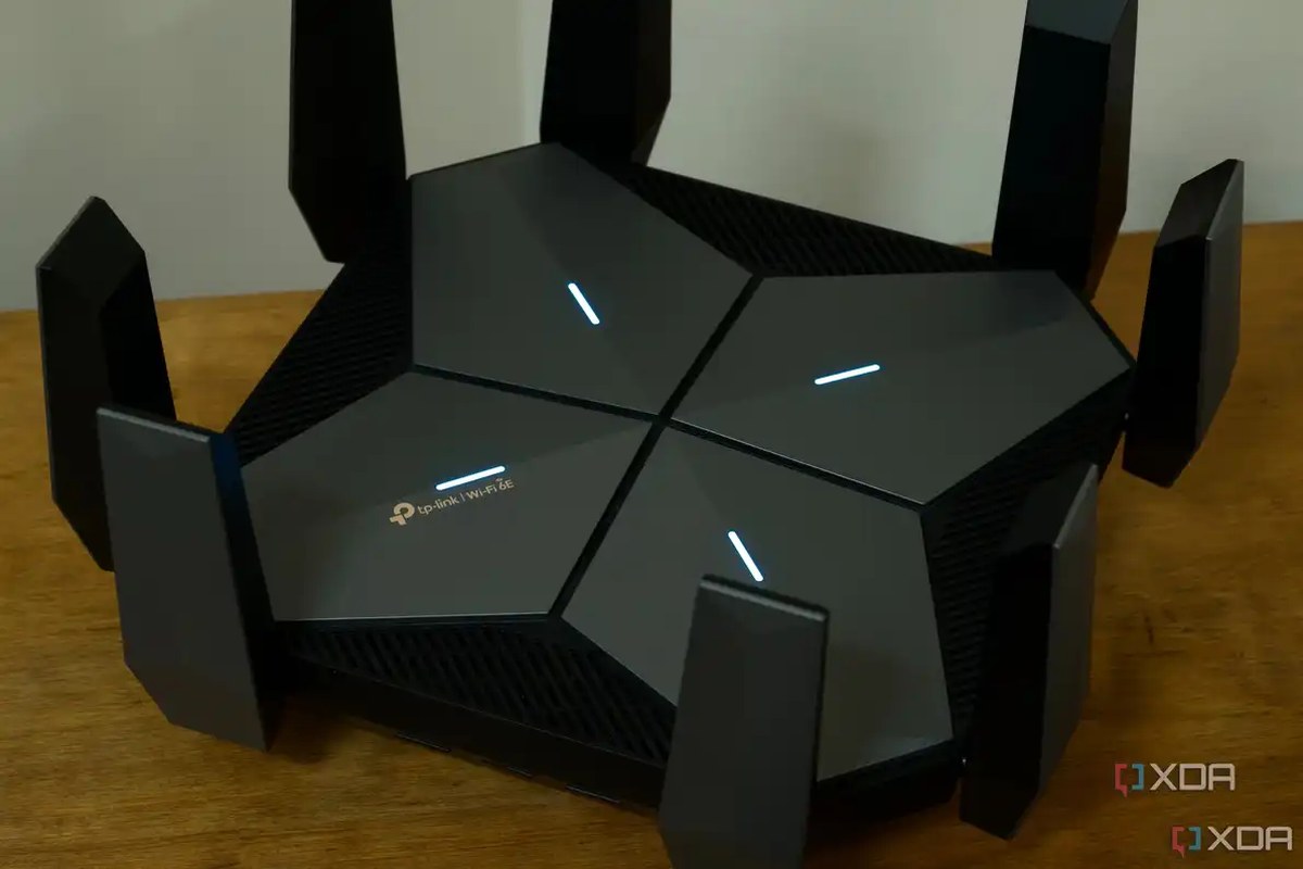 a-gaming-router-with-eight-antennas-sitting-on-a-table