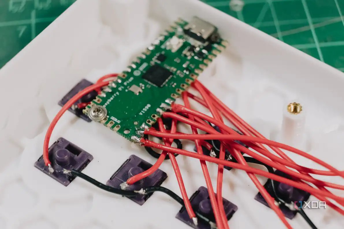 Raspberry Pi Pico clone wired to switches