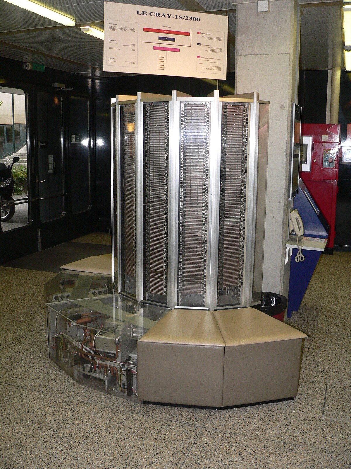 Cray-1 Vektör Devre Kartları – Yüksek hızlı ECL mantık kapıları ve yoğun kablo örüntüsü.