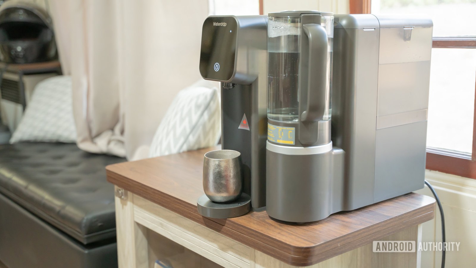 Waterdrop M6CG RO system dispensing water 1
