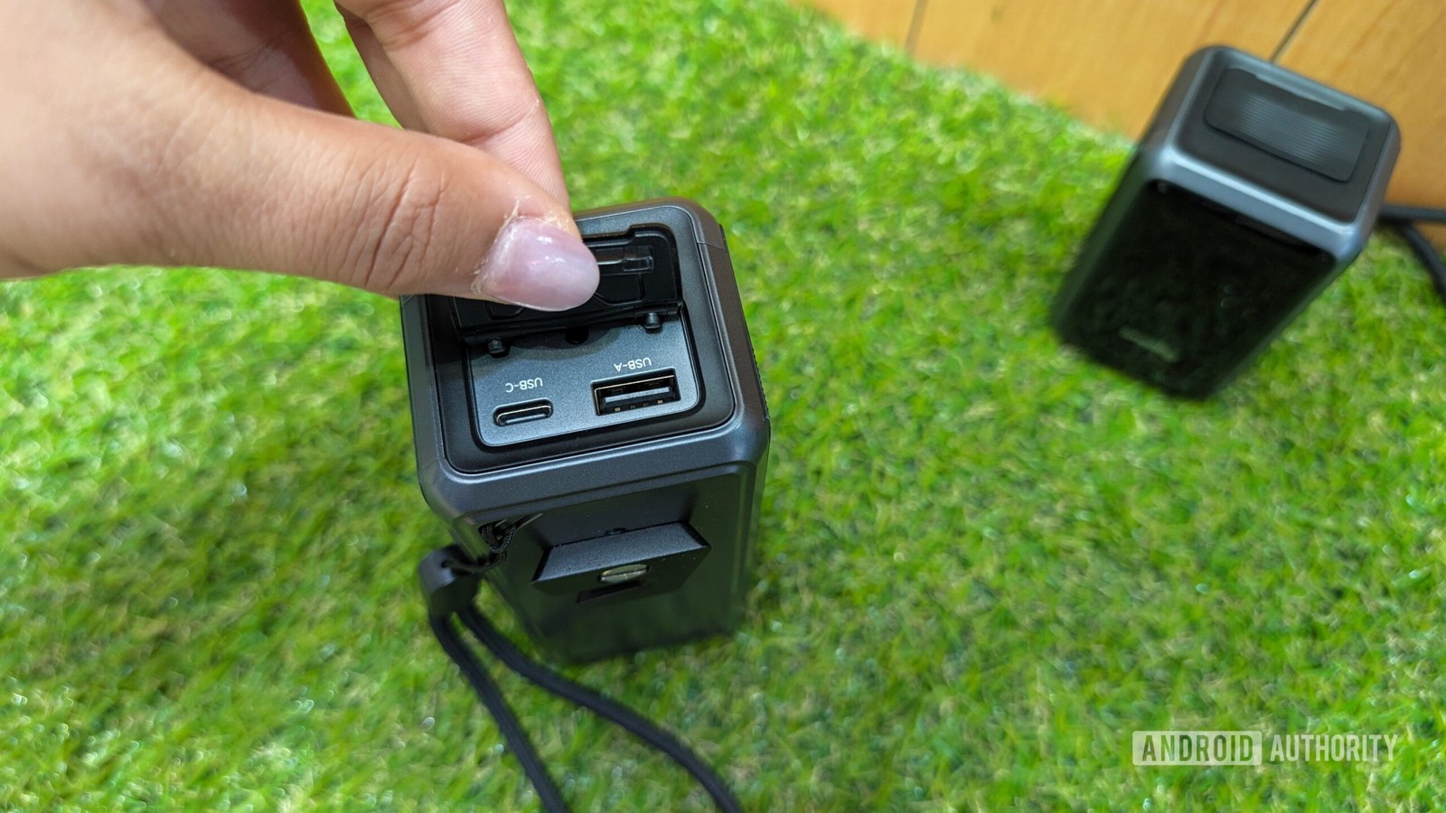 SmallRig 72 power bank ports