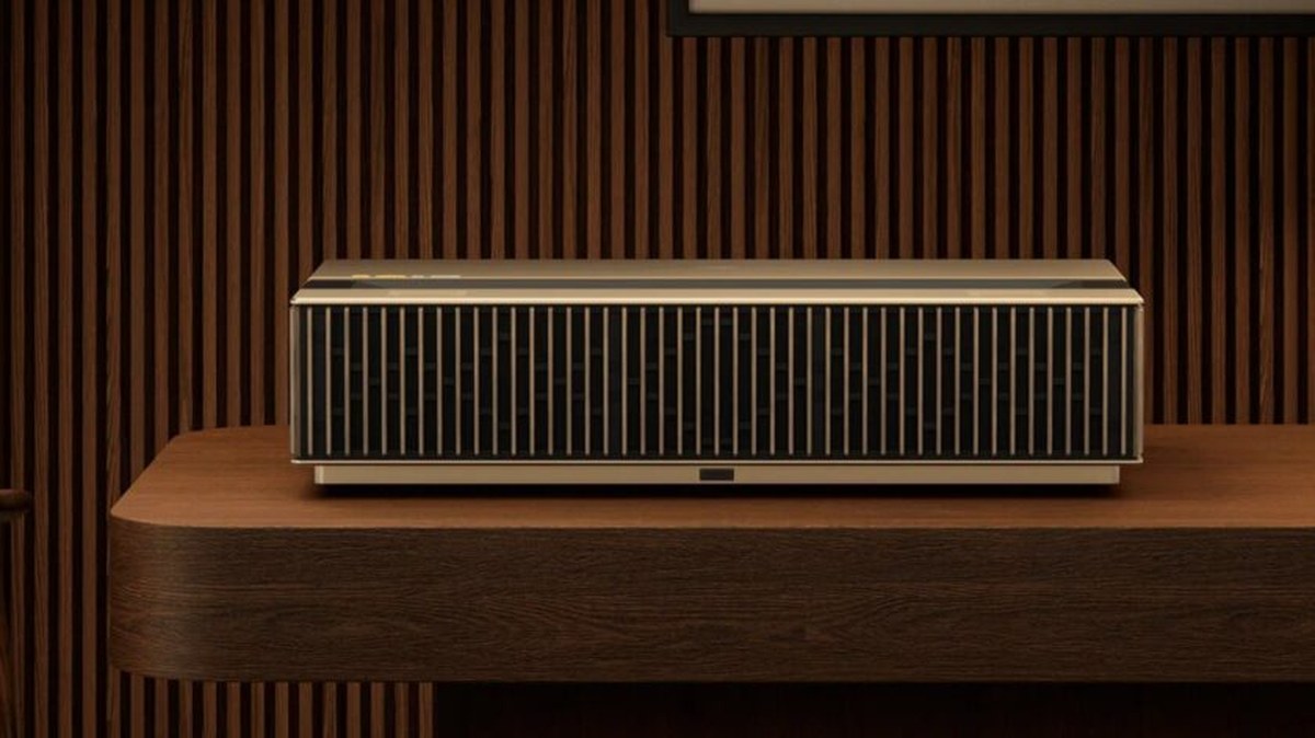 AWOL LuxVision ile ultra kısa mesafeli projeksiyonda 4K 120Hz ve optik kaydırma teknolojisi bir araya geliyor